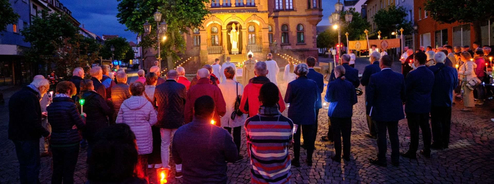 Die traditionelle Hünfelder Brandprozession findet wieder am St.-Ulrichstag, 4. Juli (Freitag) ab 22 Uhr statt.