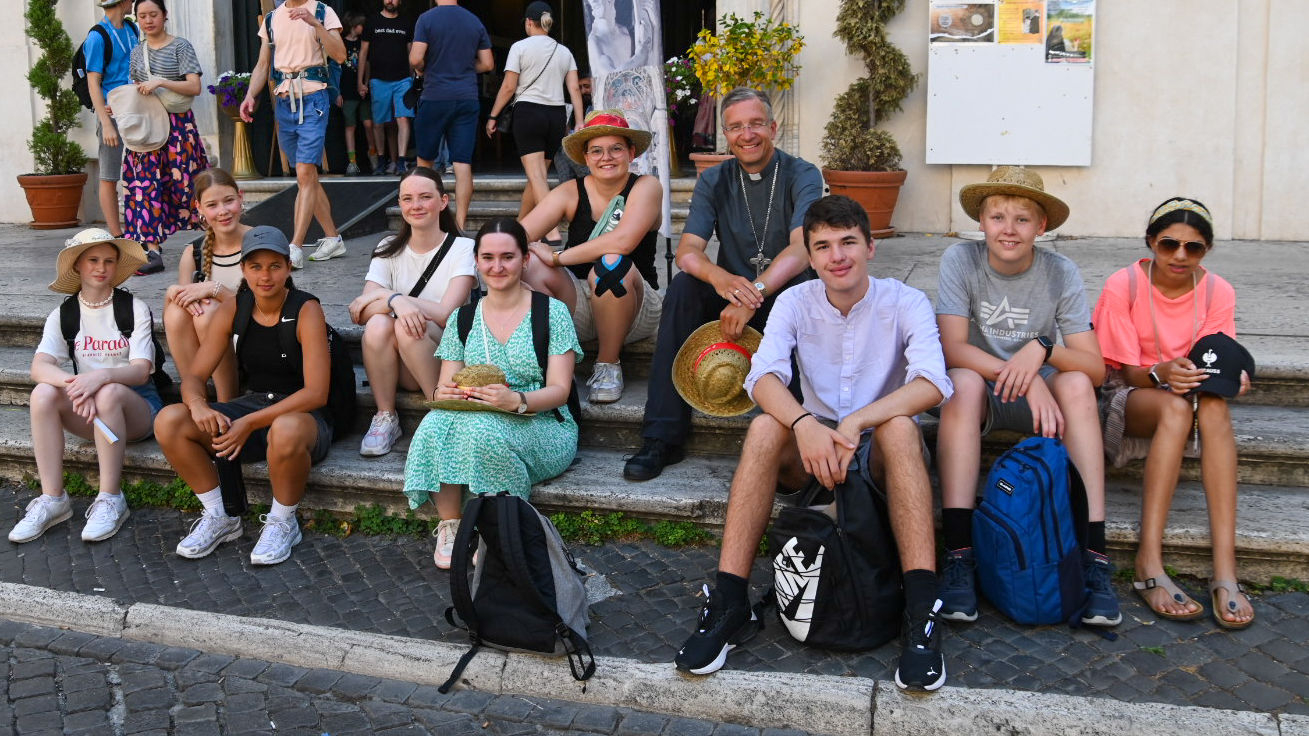 Mehr als 450 Ministrantinnen und Ministranten aus dem Bistum Fulda nehmen an der „Mini-Wallfahrt“ nach Rom teil. Foto: Bistum Fulda   