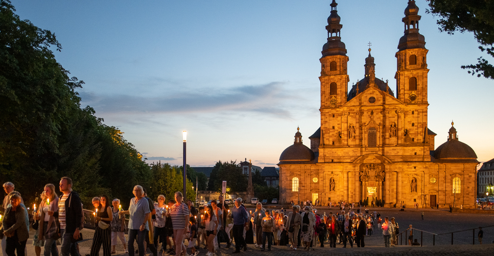 Kirchlicher Feiertag: Mariä Himmelfahrt, Pontifikalamt im Fuldaer Dom, Segnung der Kräuter und traditionelle Lichterprozession. Foto: Bistum Fulda / M. Engel