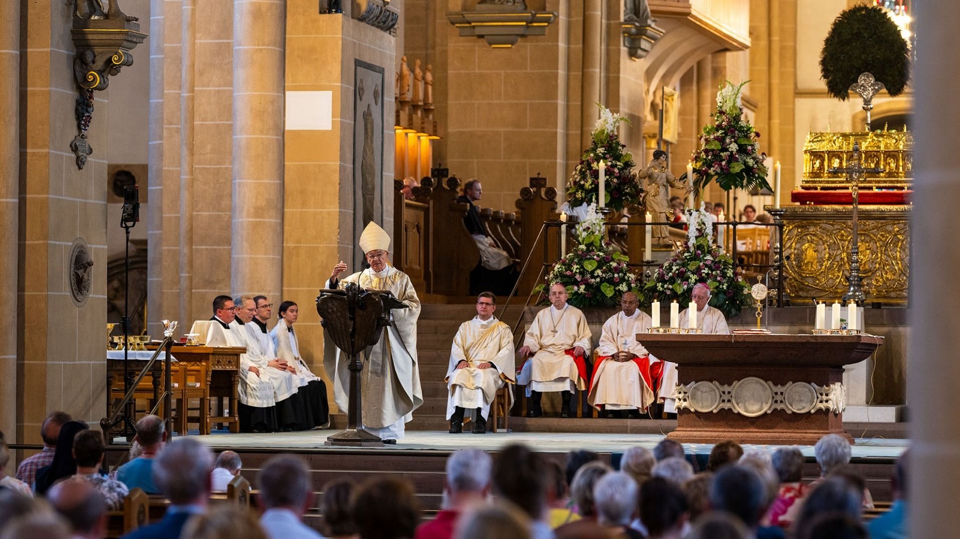 Der Bischof emeritus von Fulda, Heinz Josef Algermissen, bei seiner Predigt im Paderborner Dom.  Foto: Cornelius Stiegemann/Erzbistum Paderborn